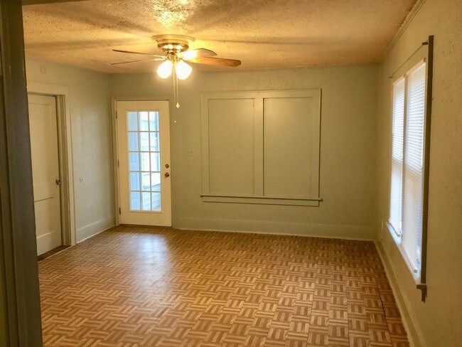 Building Photo - 2 br, 1 bath House - 1421 NE 17th St