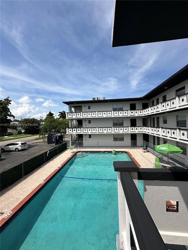 Foto del edificio - 1715 N 16th Ave