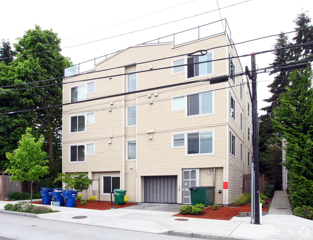 Primary Photo - Heritage Square Apartments