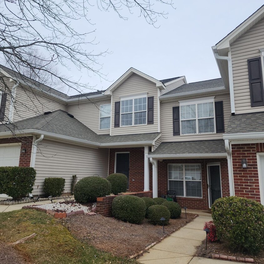 Primary Photo - Inviting Townhome with 1 Car Garage In Gre...