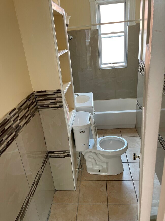 Bathroom - 117 Shultas Plz