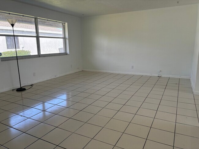Foto del edificio - 5904 SW 27th St