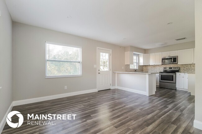 Foto del edificio - 2121 Camellia Dr