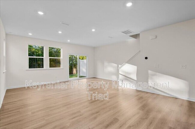 Foto del edificio - 174 Parker Ln