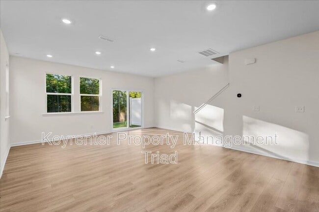 Photo - 174 Parker Ln Townhome