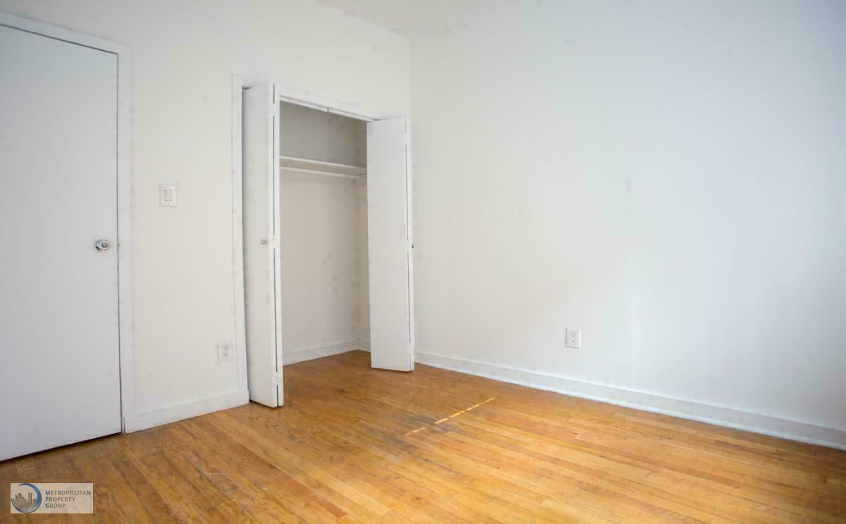 Primary Photo - 437 E 12th St