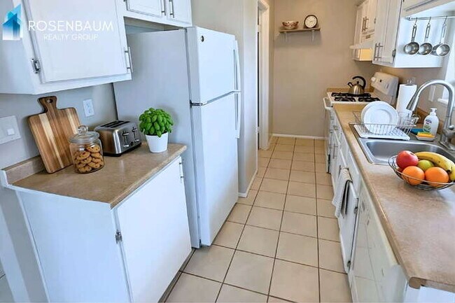 Building Photo - 725 W 1st Ave