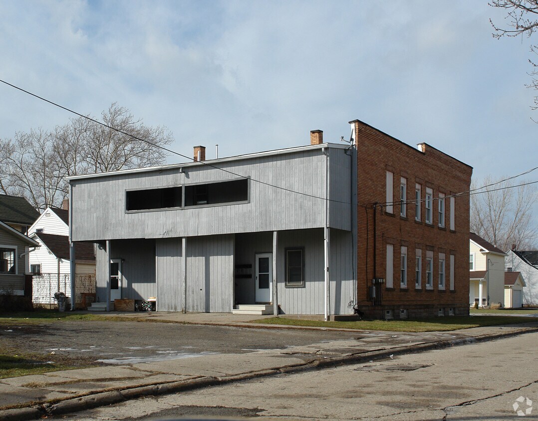 Building Photo - 405 W 13th St