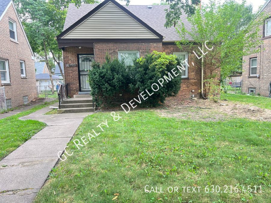 Primary Photo - ***DETACHED 4 BDRM - 1 BTH / HARDWOOD FLOO...