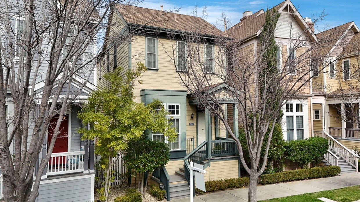 Primary Photo - Beautiful 3 bedroom Bayside home available...