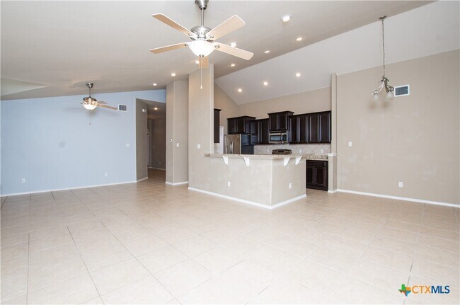 Building Photo - 409 Rowdy Dr