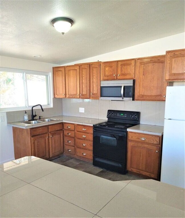 Building Photo - 2575 W 4800 S