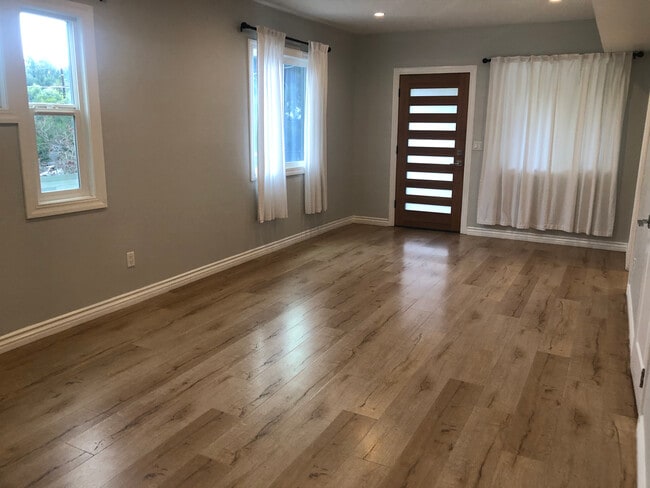 Building Photo - 1868 N Avenue 56