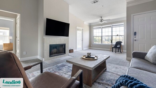 Foto del edificio - 100 Crossing Blvd