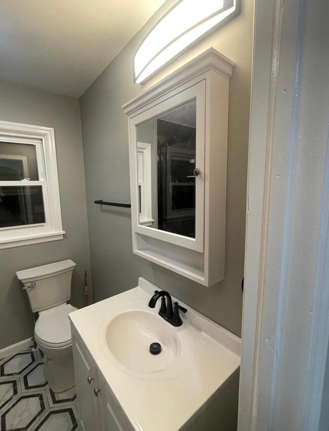 Building Photo - 350 4th St