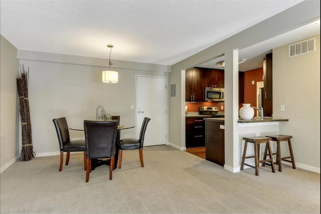 Foto del edificio - 1Bd/1Ba with Heated Parking, Stainless Ste...