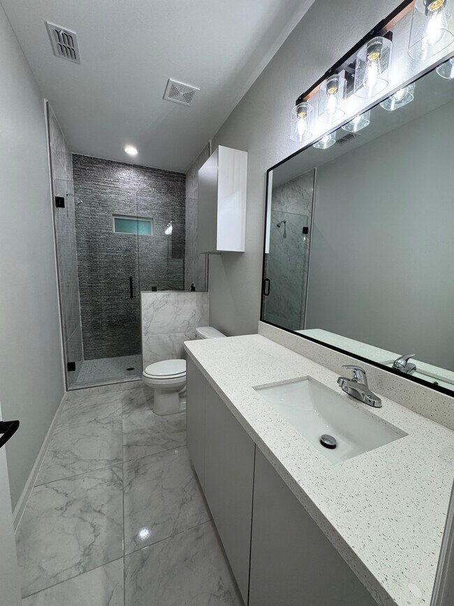 Foto del edificio - 703 Pedro St