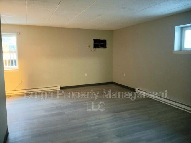 Building Photo - 634 Southcrest Dr