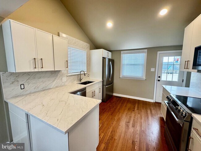 Foto del edificio - 551 Fern Hill Rd
