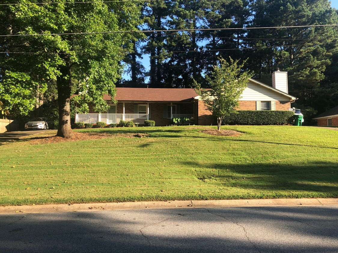 Duplex Unit on right - 5012 Leeshire Trail