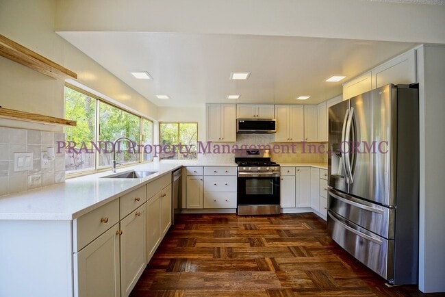 Building Photo - Spacious San Marin Home with Pool!