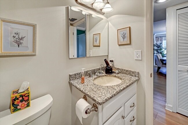 Building Photo - 4821 S Landings Dr