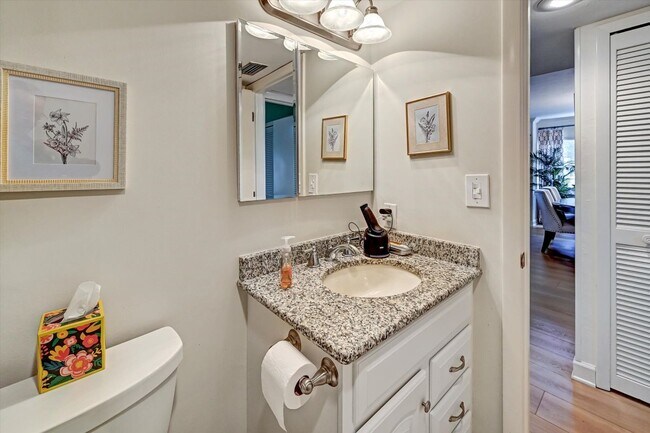 Foto del edificio - 4821 S Landings Dr