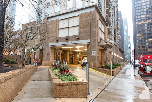 Foto del edificio - 222 N Columbus Dr
