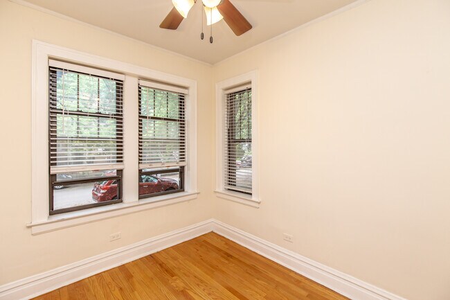 Building Photo - 4723 N Leavitt St