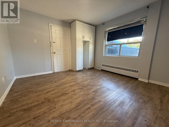 Photo du bâtiment - 1191 Ellesmere Rd