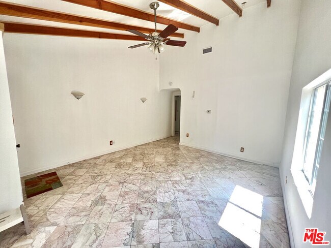 Foto del edificio - 3213 Mills Ave