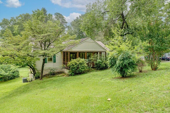 Building Photo - Amazing 4 bedroom 2.5 bathroom for rent!