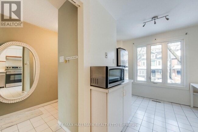 Photo du bâtiment - 6 Empire Ave