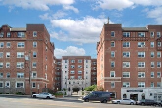 Building Photo - 60 Broad St W