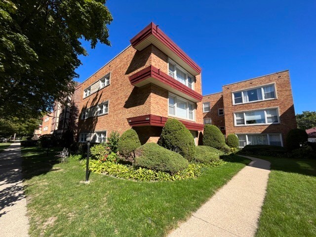 Foto principal - 8031 Kenton Ave