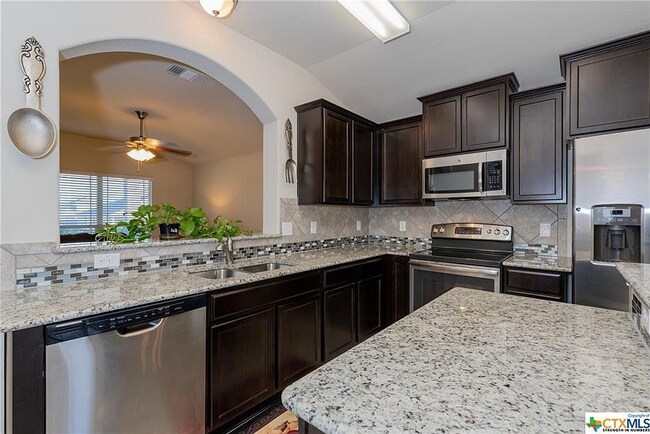 Foto del edificio - 6303 Cool Creek Dr