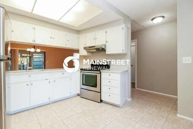 Building Photo - 3 Bedroom Pet-Friendly Home in Hudson, FL with Main Street Renewal