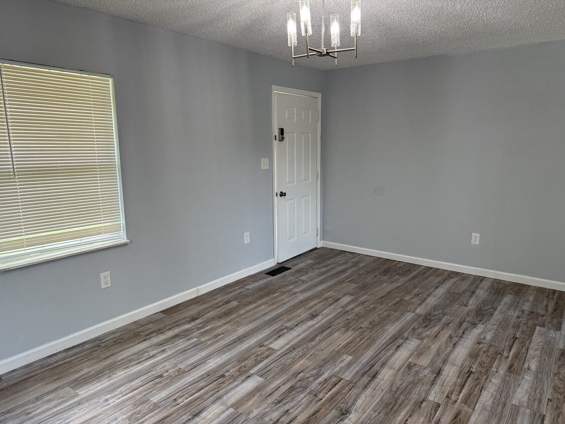 Primary Photo - 3028 Toms Way