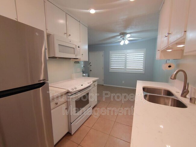 Building Photo - 555 S La Veta Park Cir