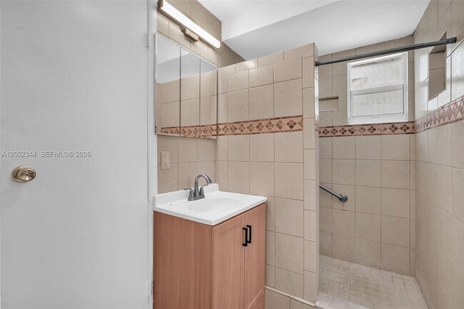 Building Photo - 5096 SW 28th Terrace
