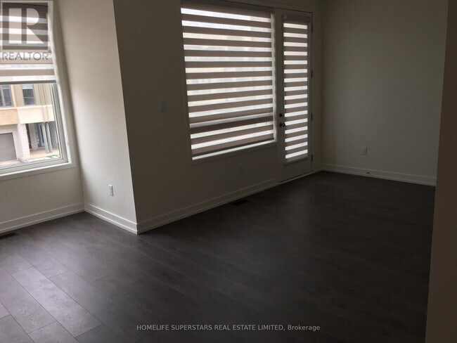 Building Photo - 191 Squire Cres