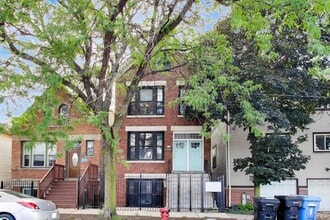 Building Photo - 1532 N Greenview Ave