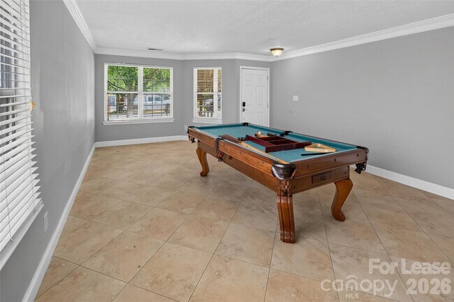 Foto del edificio - 10745 Glenluce Ave