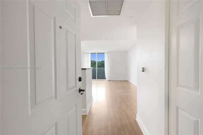 Building Photo - 3000 Coral Wy