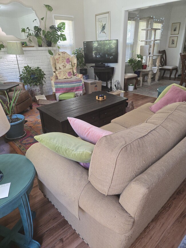 Living Room - 430 S Oakhurst Dr