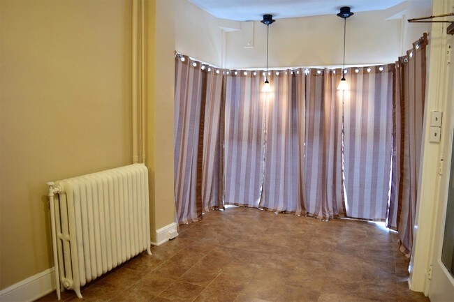 Foto del edificio - 1132 N George St