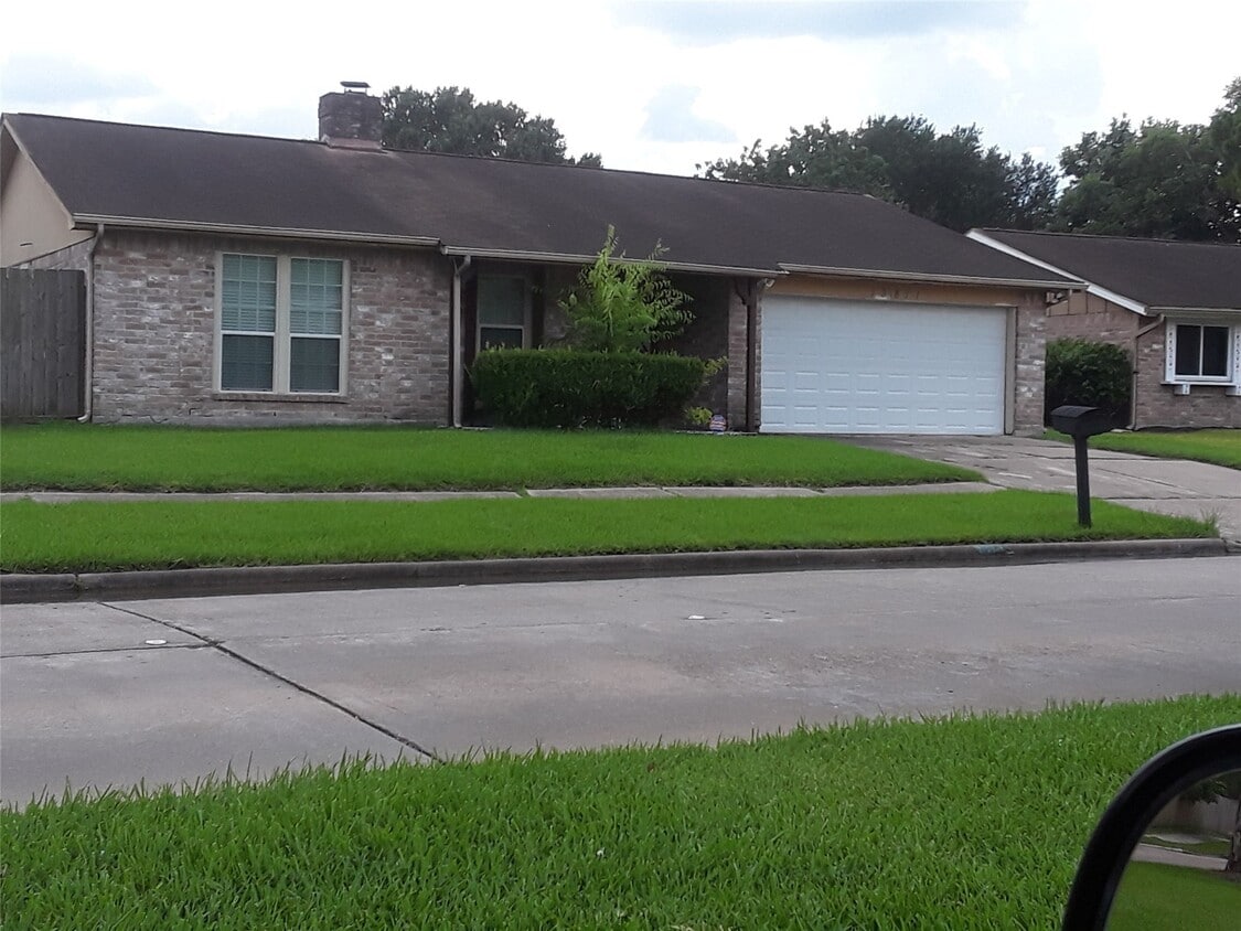 Foto principal - 13811 Towne W Blvd