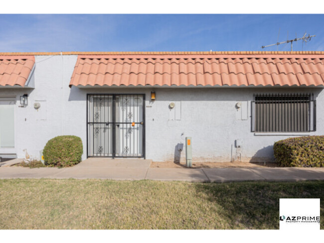 Foto del edificio - Don't miss this Beautiful 2/1 Phoenix Cond...