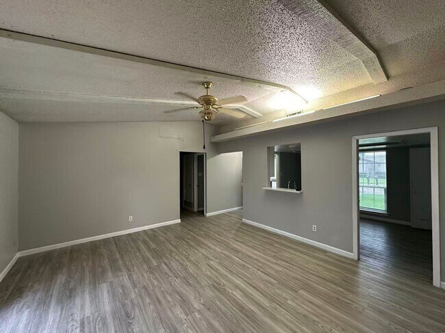 Foto del edificio - Great location!! Dont miss this 3 Bed house with a good rent