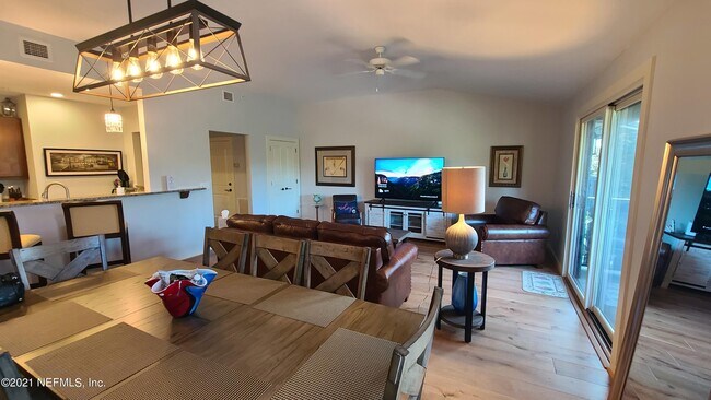 Foto del edificio - 945 Registry Blvd